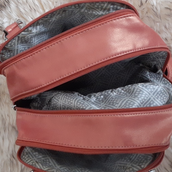 Pearlescent Peach purse. - Picture 4 of 5